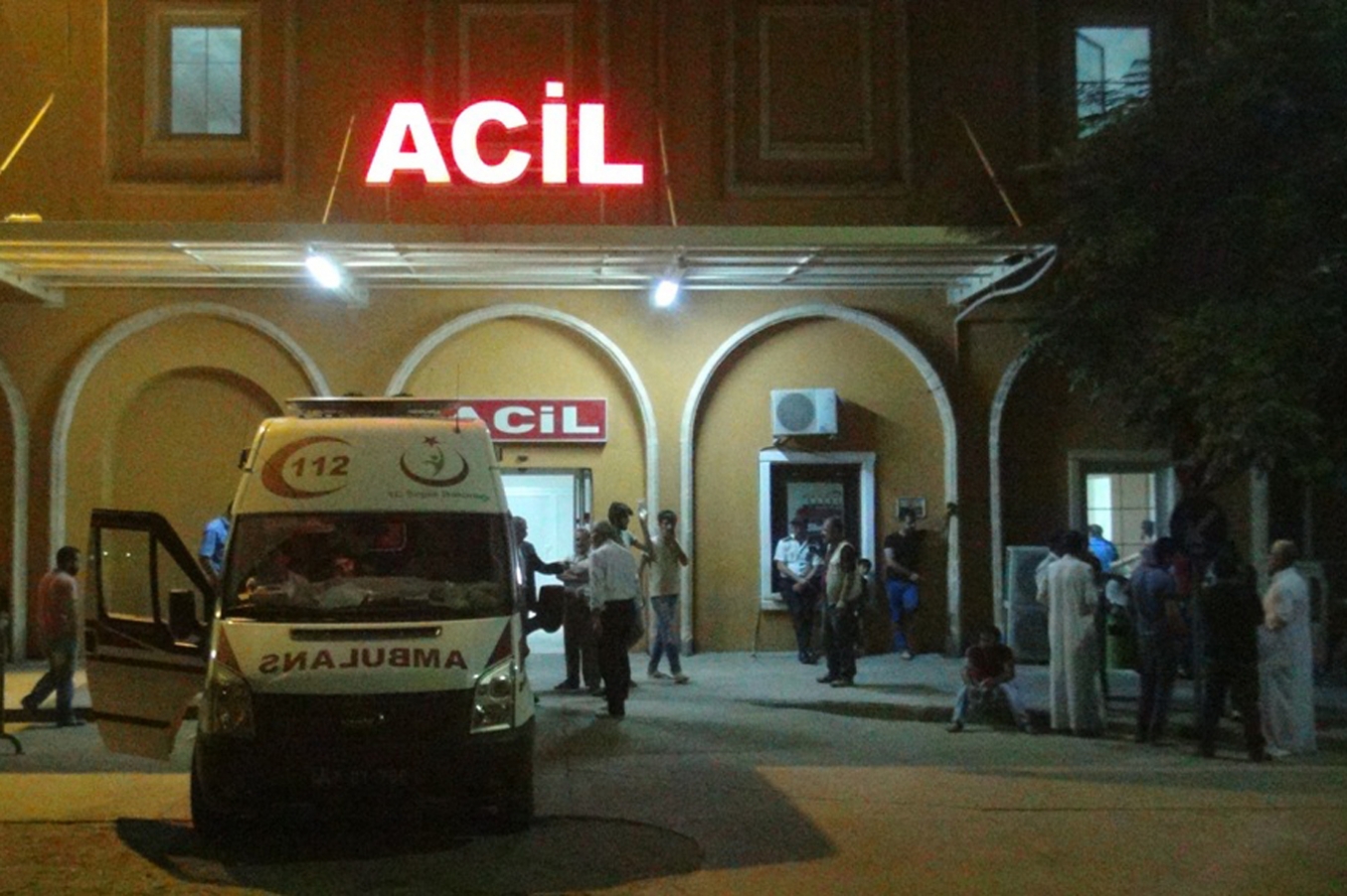 Kızıltepe bıçaklı taşlı kavga: 4 yaralı Kızıltepe bıçaklı taşlı kavga: 4 yaralı